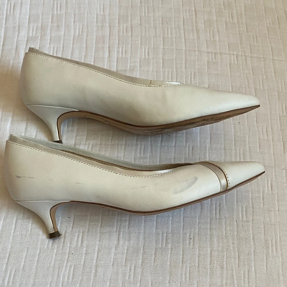 Vionic sleek pointed
